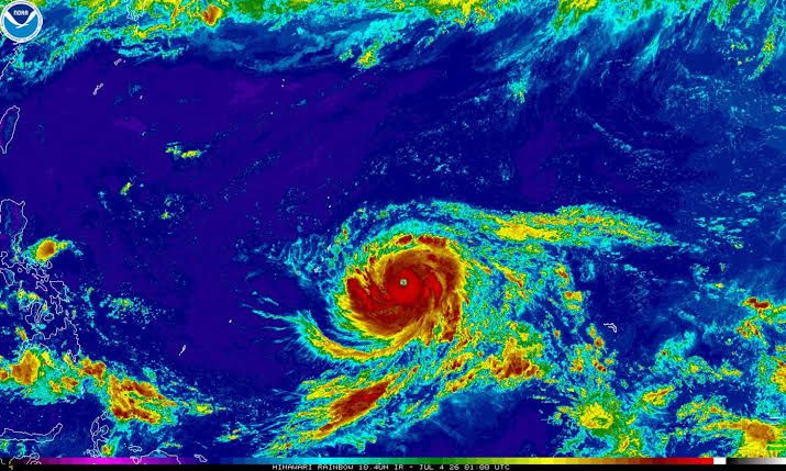 China registra 38 muertos por tormentas y espera al supertifón Bavi