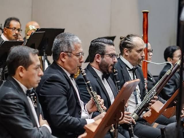 Carlos Vides enciende Guayaquil: Éxito masivo en su presentación histórica en el Coliseo Rumiñahui